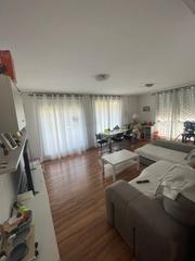 Pis  N/a. Piso semi nuevo junto a la avenida de aragon
