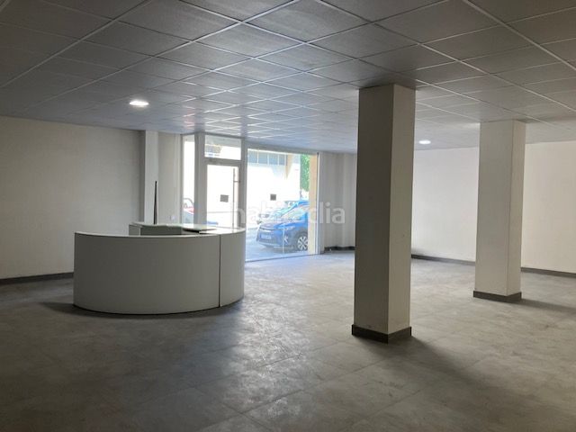 Foto 25011a95-d5c4-4de4-9385-457918321883. Location local commercial dans Fraga