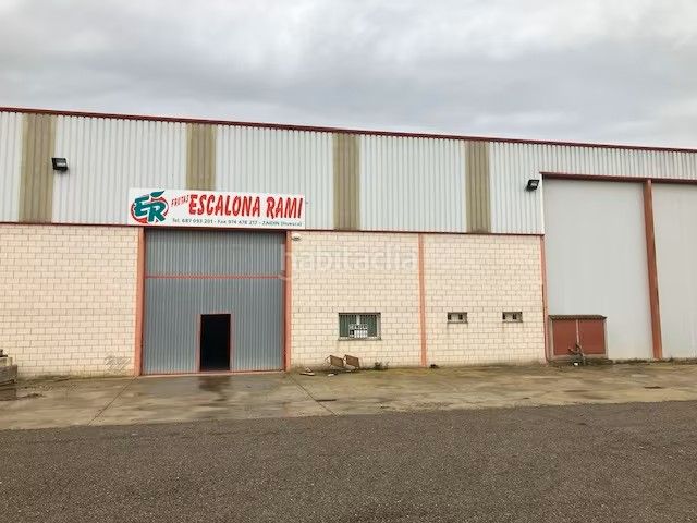 Foto 5a30b115-9f9a-4fdb-8903-141f63c5aca5. Nau industrial a Zaidín