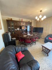 Pis  Avenida de los reyes cat�licos. Piso en reyes cat�licos