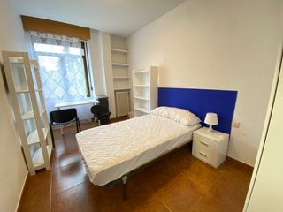 Alquiler Piso en San Vicente - Las Úrsulas. Inmobank alquila piso de 6 habitaciones en pleno centro de salam