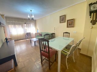 Lloguer Pis a Centro. Inmobank alquila piso de cuatro dormitorios servicios centrales