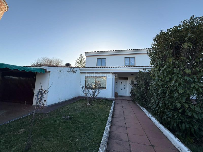 Foto 1e40ae4b-1b54-4050-977c-8c3b51cf1915. Chalet en calle alondras 33 en Santa Marta de Tormes