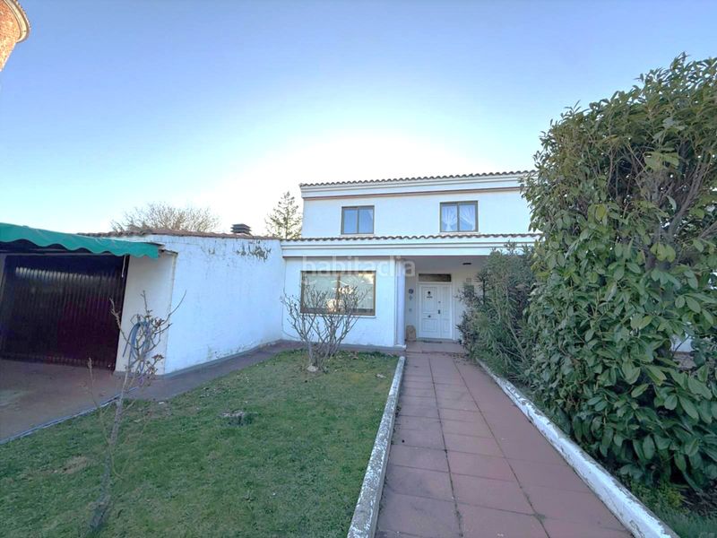 Foto de12c853-cbc7-44b5-891c-184b93f3b311. Chalet en calle alondras 33 en Santa Marta de Tormes