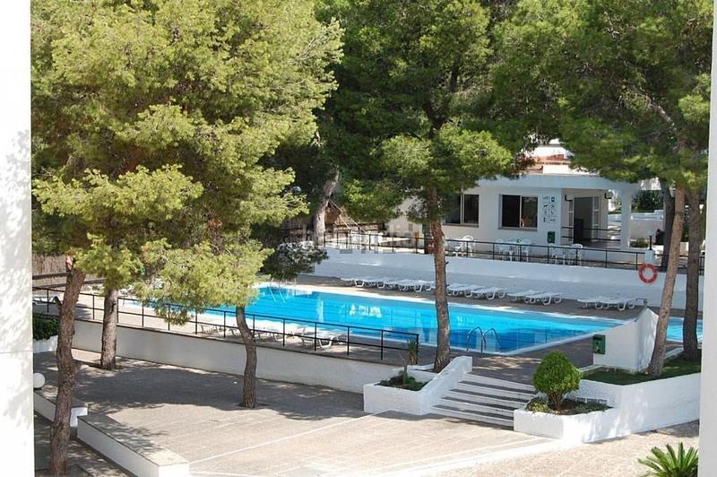 Foto 0f5d5d1d-db0e-447b-b673-d01f3f3e04c6. Pis amb piscina a Barenys Salou