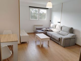 Miete Etagenwohnung in Someso - Matogrande. Piso en alquiler julio y agosto en elviña  2 fase, 3 dormitorios