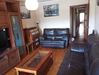Rent Flat in Perillo. Piso en alquiler en sta. cristina, 4 dormitorios.