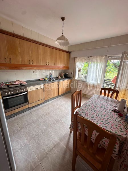 Foto f734663b-c9c8-43b1-96fd-03e6718205bf. Casa amb xemeneia calefacció aparcament a Cambre