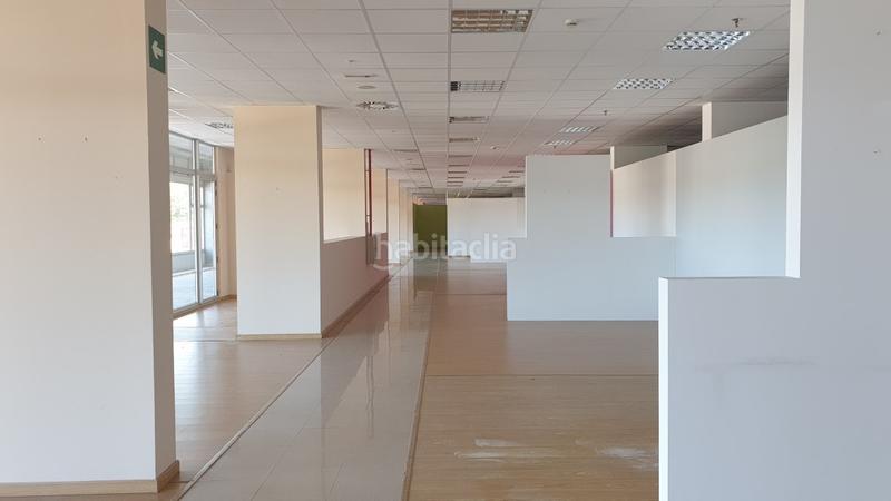 Foto 9ff2e7bc-14f4-49ba-8138-5835b0eb1b32. Local comercial en c.c. monte balado local comercial de 1.400 m2 en centro comercial en Brión