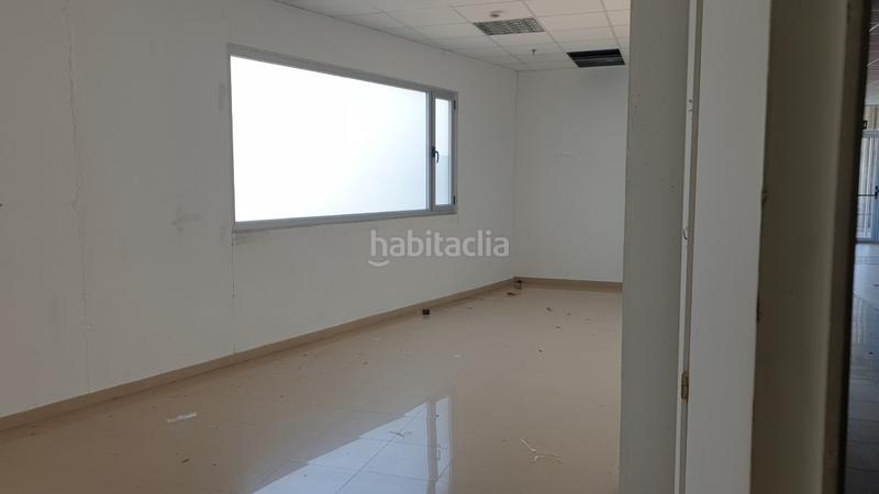 Foto c847a321-d48a-49b2-825c-1c9b5b24c598. Local comercial en c.c. monte balado local comercial de 1.400 m2 en centro comercial en Brión
