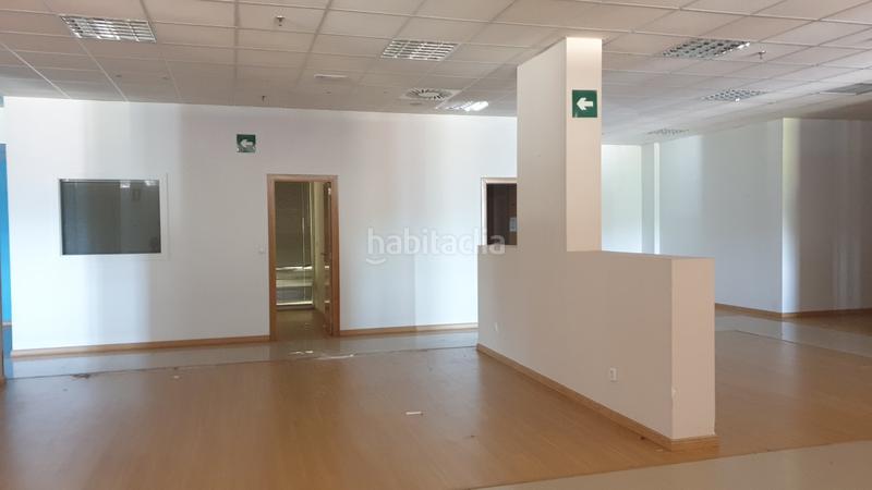 Foto cad19918-94ab-4e6f-8bec-321b01b411e8. Local comercial en c.c. monte balado local comercial de 1.400 m2 en centro comercial en Brión
