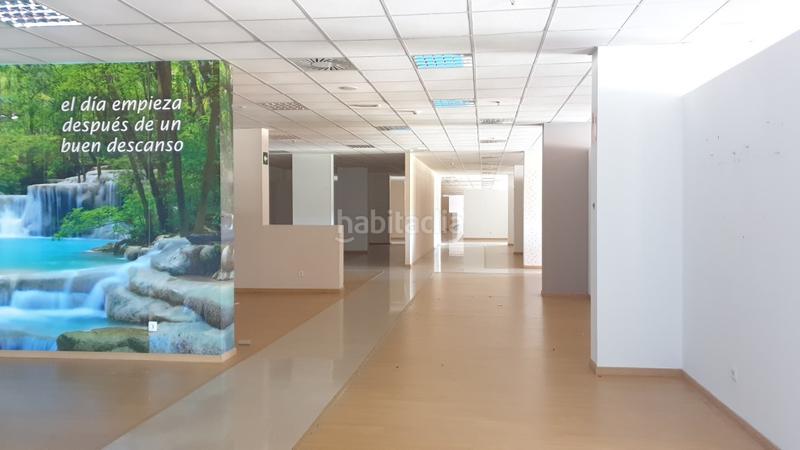 Foto ebad7a03-eea7-4d0b-bd47-71bcecbe57bd. Local comercial en c.c. monte balado local comercial de 1.400 m2 en centro comercial en Brión