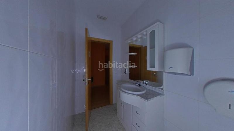Foto 11900a02-aa18-4255-96f6-32f3362bc126. Local comercial en calle naturalista lopez seoane os presentamos este local situado en Ferrol