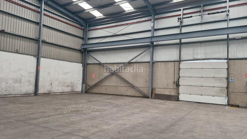 Foto cf15158c-64f0-457c-9a8f-78b4030a66f7. Rent industrial building in pol. ind. de sabón in Arteixo