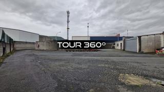 Bâtiment à usage industriel à Polig. rio do pozo, narón, a coruña, españa. Se vende nave con campa asfaltada con nave en rio do pozo