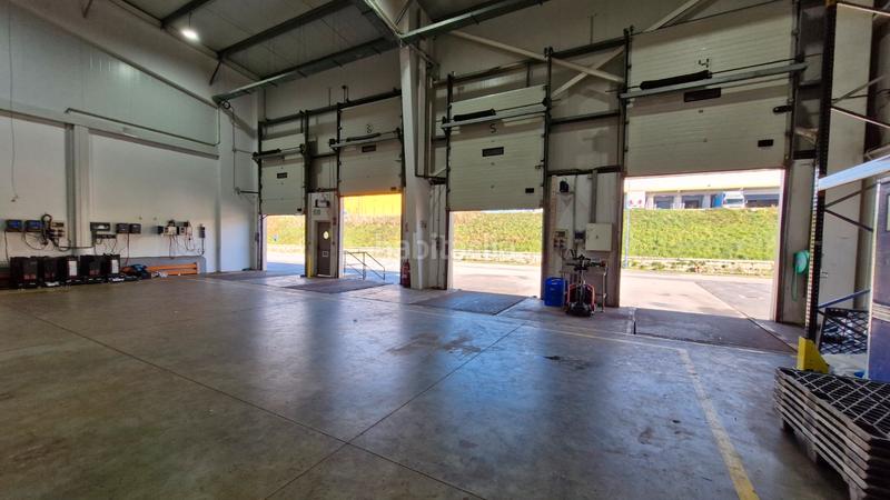 Foto 3f796c16-9ce4-4b8c-88fe-278fe2b335c6. Nave industrial venta de nave con 7 muelles en Valadares - Beade Vigo