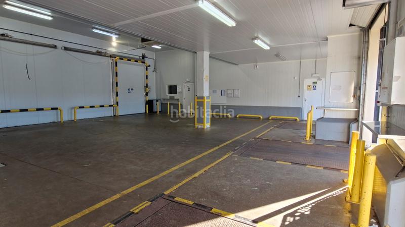 Foto 5cdbd6c4-eafc-4da2-a21d-9f5d420c412c. Nave industrial venta de nave con 7 muelles en Valadares - Beade Vigo