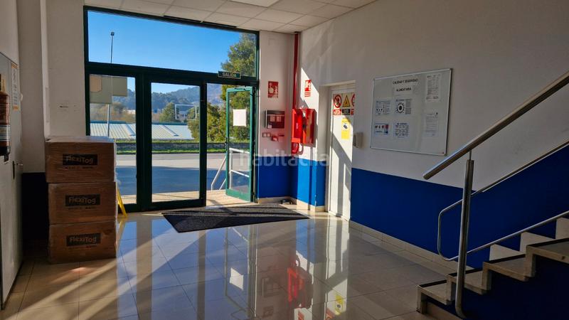 Foto 7fa3b13e-2e5a-423e-962f-4c5aaf2cb699. Nave industrial venta de nave con 7 muelles en Valadares - Beade Vigo
