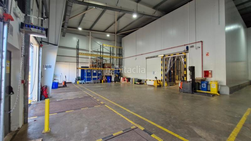 Foto 886b5149-c65b-4e0d-b064-b982b12ea08b. Nave industrial venta de nave con 7 muelles en Valadares - Beade Vigo