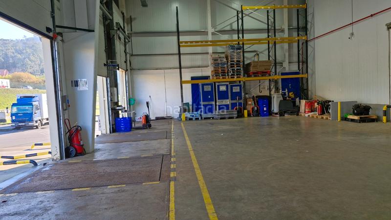 Foto 98d2f434-78b9-4fcd-ad13-18a9c6fe97f9. Nave industrial venta de nave con 7 muelles en Valadares - Beade Vigo