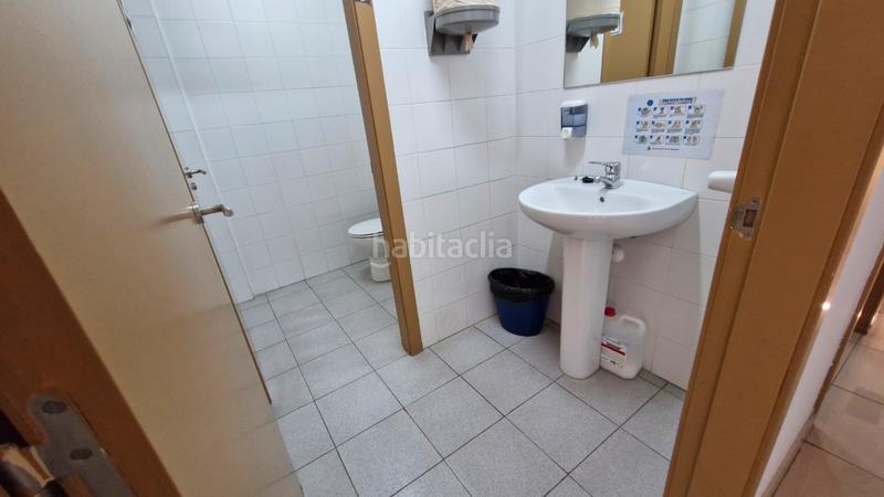 Foto 9f24eb96-b65b-4300-9978-a5b2483378c9. Nave industrial venta de nave con 7 muelles en Valadares - Beade Vigo