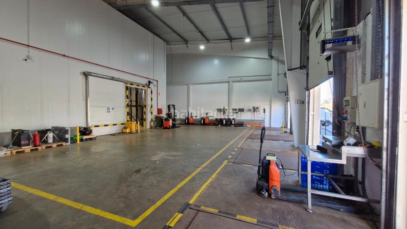Foto ce8fa8aa-32ee-4a5c-9033-b7c32854c61a. Nave industrial venta de nave con 7 muelles en Valadares - Beade Vigo