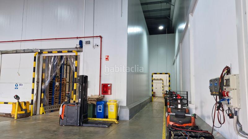 Foto fe5d41f2-f40b-4618-8405-cbcda97d216f. Nave industrial venta de nave con 7 muelles en Valadares - Beade Vigo