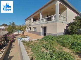Xalet a Costa Cunit - Els Jardins - Els Rosers. Casa en venta en calle via lactea de cunit.