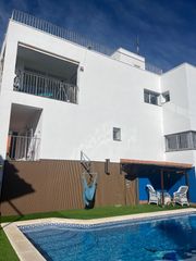 Casa aparellada  Avenida del comte gómez de orbaneja. Casa apartamento independiente por solo 430000