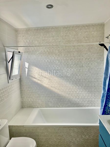 Foto 094987c7-e511-4a54-aae4-bd477e1d40b7. Casa aparellada amb calefacció aparcament piscina a Segur de Calafell