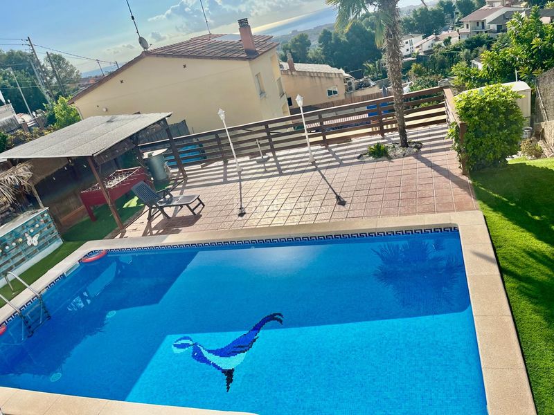 Foto 1561f034-e7b2-4cca-94a5-69f5821766be. Casa aparellada amb calefacció aparcament piscina a Segur de Calafell