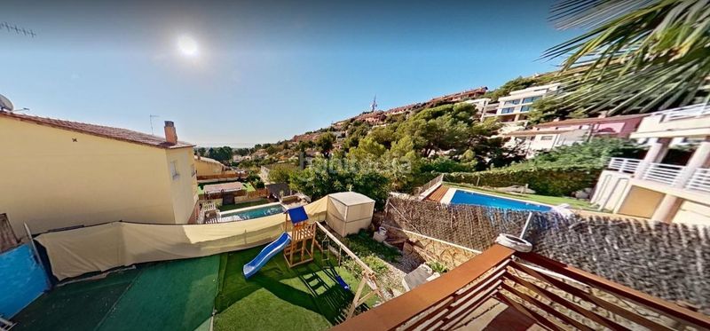 Foto ff8f50c0-2e16-4582-a988-94575cac5a06. Casa aparellada amb calefacció aparcament piscina a Segur de Calafell