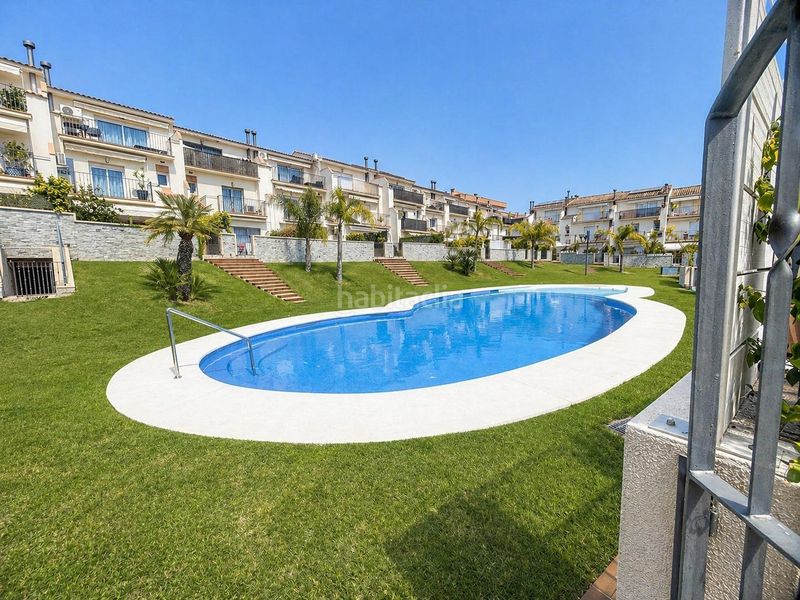 Foto 3073d963-c9ed-47ad-a522-914ae25f6028. Casa adossada amb calefacció aparcament piscina a Sitges