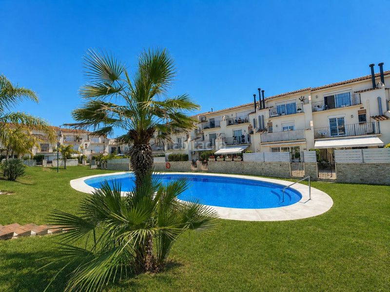 Foto 850d3540-c01c-4fc7-ae32-ace25c06f0e2. Casa adossada amb calefacció aparcament piscina a Sitges