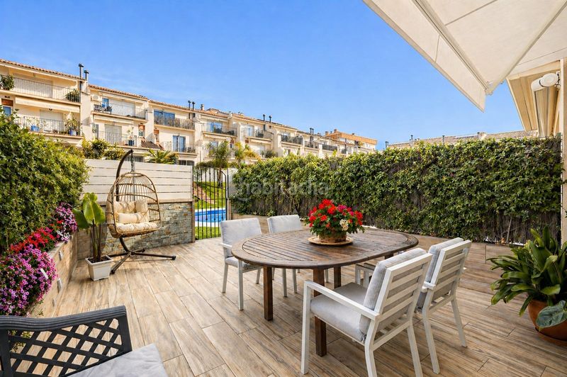 Foto bb823366-ceb2-47ca-a35f-61c59386abb6. Casa adossada amb calefacció aparcament piscina a Sitges