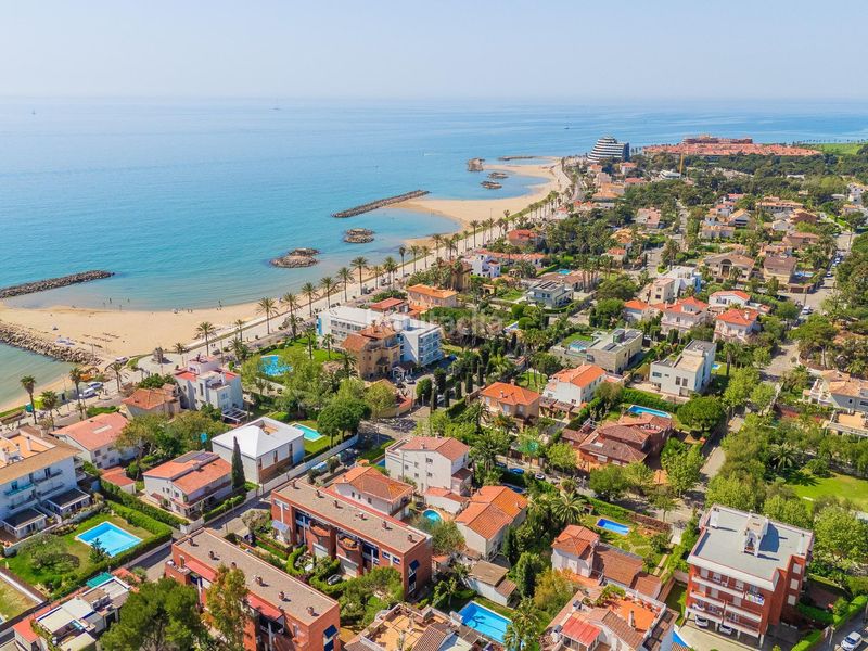 Foto 88e1582d-c324-4a2f-9468-11207a0b01ff. Casa amb calefacció aparcament piscina a Can Girona - Terramar - Vinyet Sitges