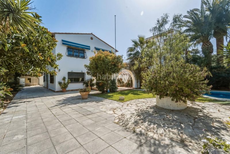 Foto 8dbe0749-efcf-47c7-8da3-25390a9a4407. Casa amb calefacció aparcament piscina a Can Girona - Terramar - Vinyet Sitges