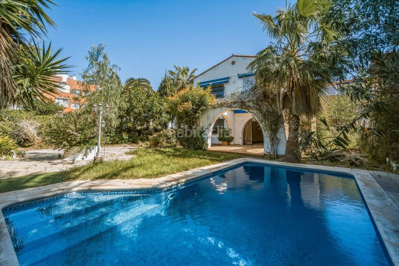 Foto cbd07534-41a0-4737-83e4-7deae90b1c3a. Casa amb calefacció aparcament piscina a Can Girona - Terramar - Vinyet Sitges