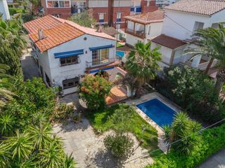 Maison à Can Girona - Terramar - Vinyet. Casa a reformar en la zona del vinyet. sitges