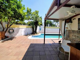 Casa a Centre. Casa esquinera en venta en pleno centro de sant pere de ribes