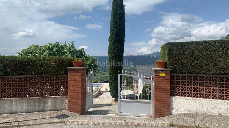 Foto d06be961-03fb-42d0-87d7-b851eb1f911e. Casa amb calefacció aparcament piscina a Berga