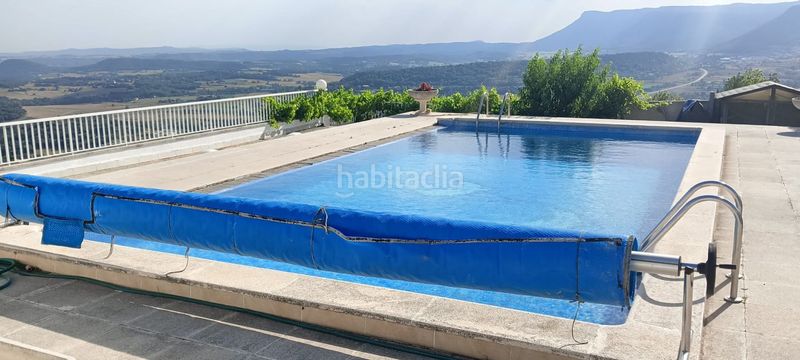 Foto eca8bc20-a14b-43a0-a9cb-212e7694b495. Casa amb calefacció aparcament piscina a Berga