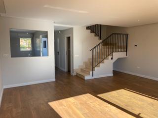 Casa adossada en Calle la namilla 65. Ultimo chalet a la venta 3 fase chalets en sariegos de obra nue
