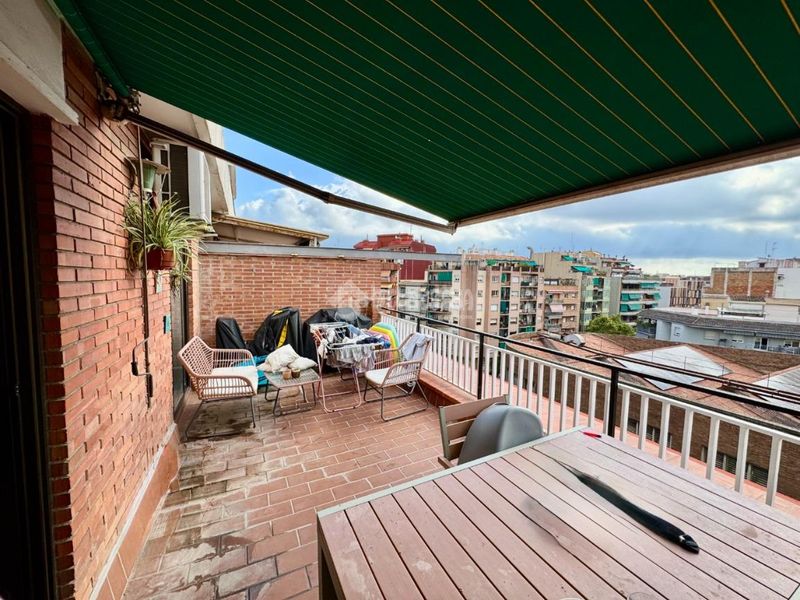 Foto f02a0700-2d97-4716-b5db-6b42c0243e64. Ático  en venta en Navas Barcelona
