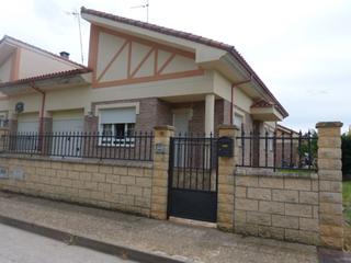 Casa adossada a Villarcayo de Merindad de Castilla la Vieja. Chalet adosado