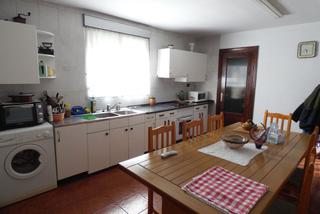 Casa a Valle de Losa. Casa con tejado reformado en el valle de losa