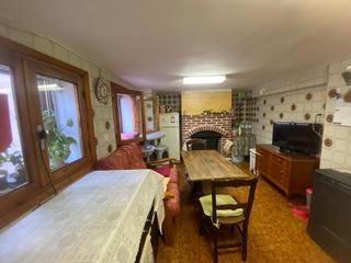 Casa a Medina de Pomar. Casa en perex de losa con terreno