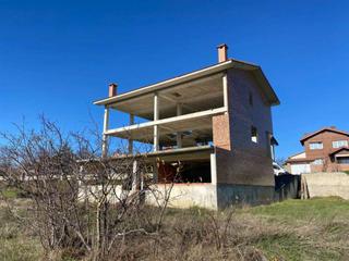 Casa aparellada a Medina de Pomar. Estructura en parcela de 950 metros , para dos pareados