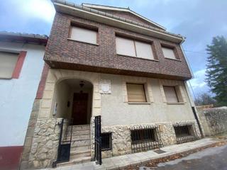 Casa a Valle de Valdebezana. En soncillovalle de valdebezana casa con terreno , se escuchan