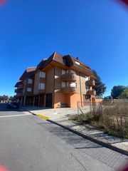 Pis a Medina de Pomar. Piso en urbanización con piscina en medina de pomar